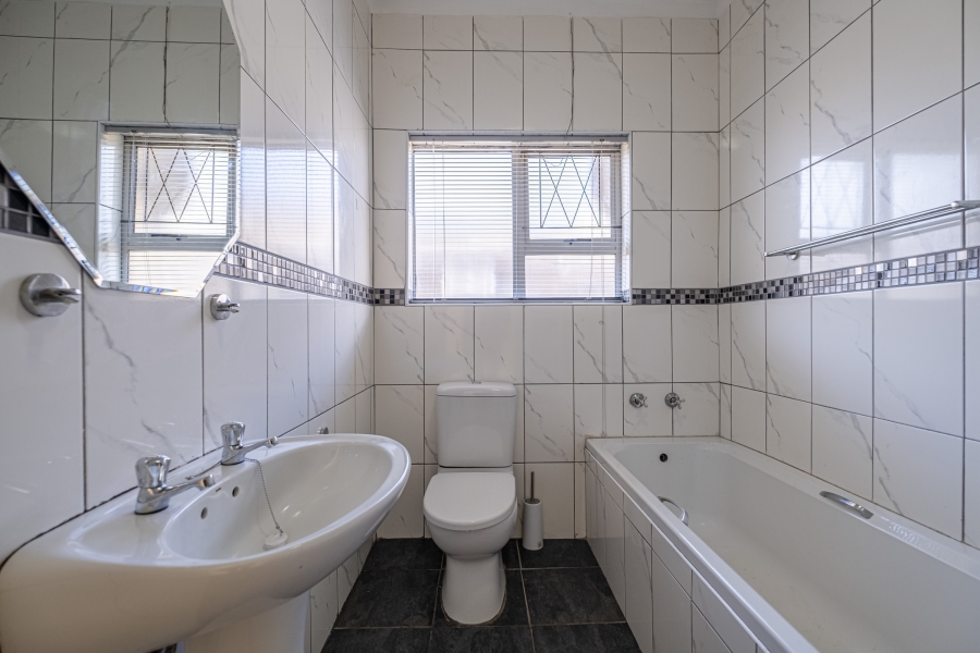 3 Bedroom Property for Sale in Summerstrand Eastern Cape